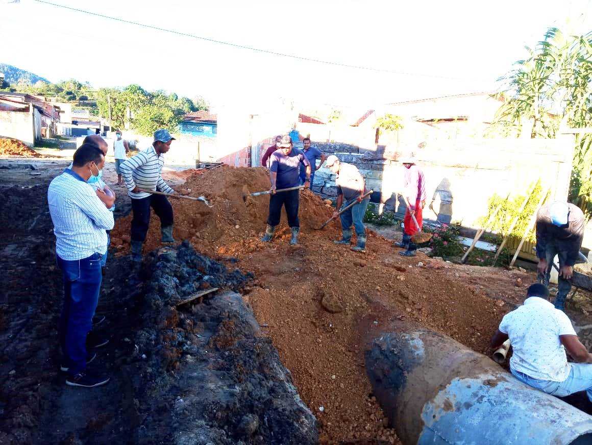 Camacã: Prefeitura realiza Serviço de esgotamento sanitário na Portelinha em São João do Panelinha com recursos próprios